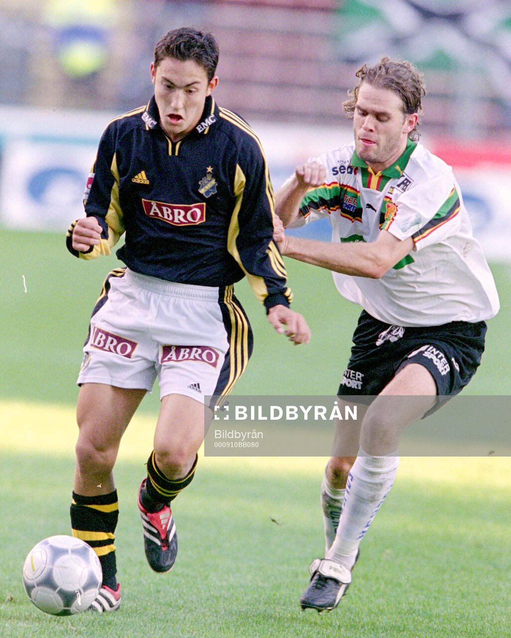 AIK:s Stefan Ishizaki mot GAIS Lasse Johansson