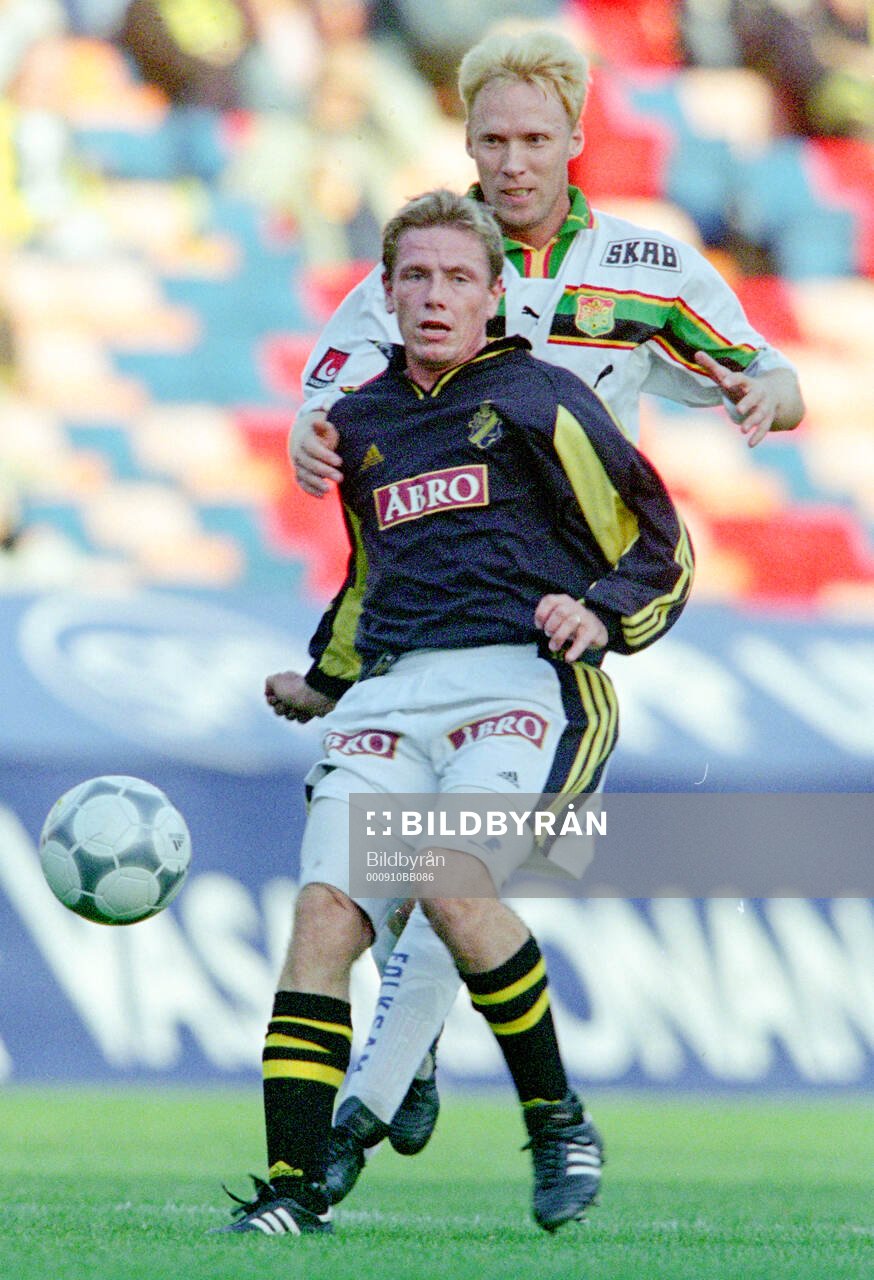 AIK:s Christer Mattiasson och GAIS Magnus Sköldmark