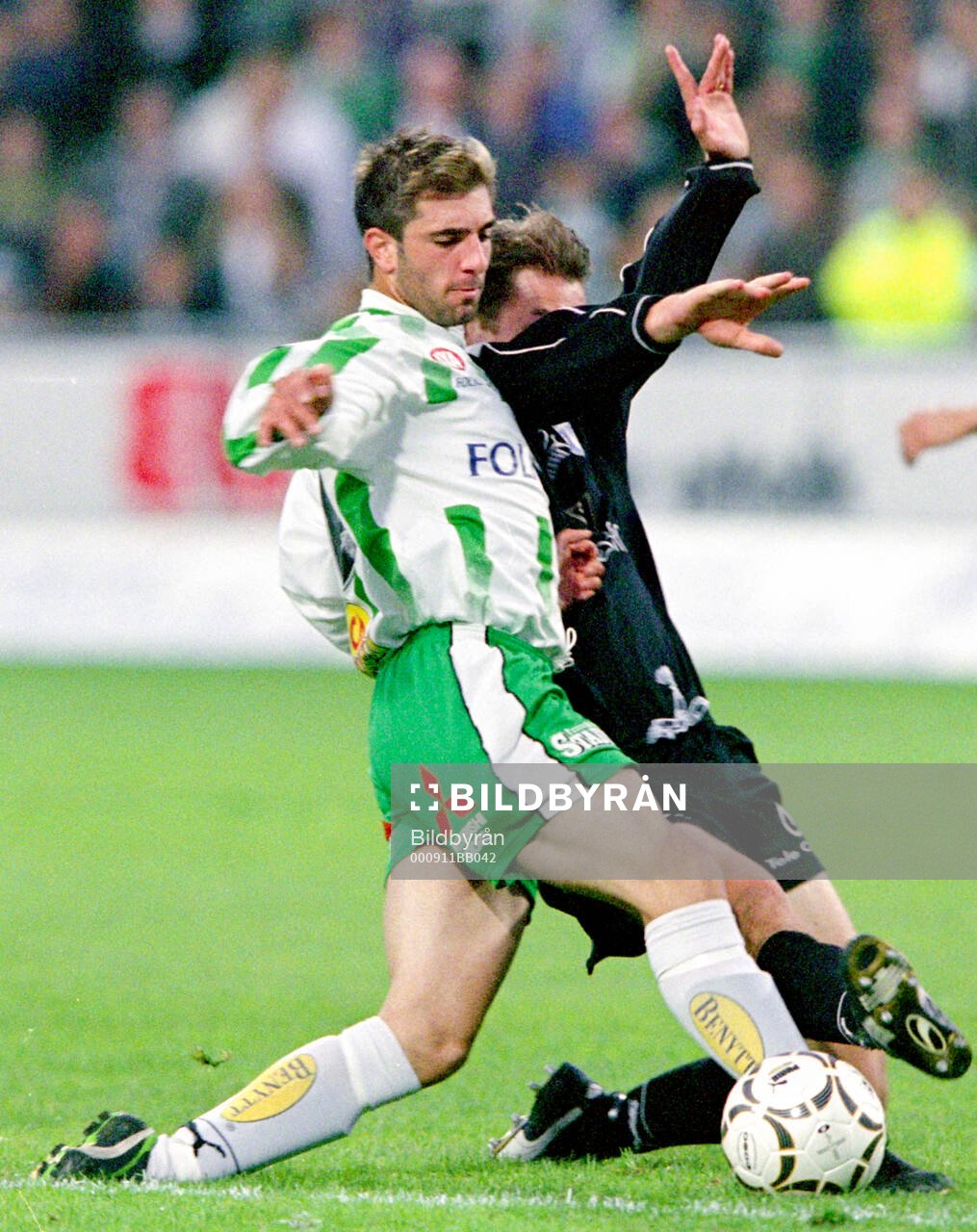 Hammarbys Kennedy Bakircioglu med bollen