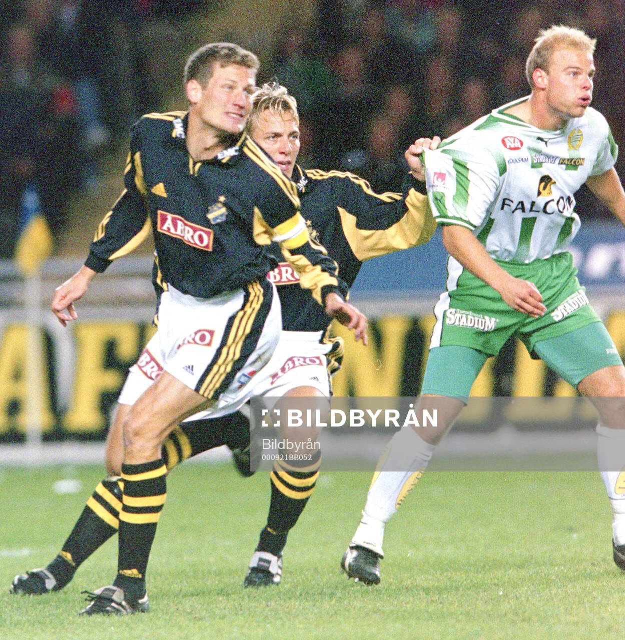 AIK:s Michael Brundin och Erik Edman mot Hammarbys Andreas