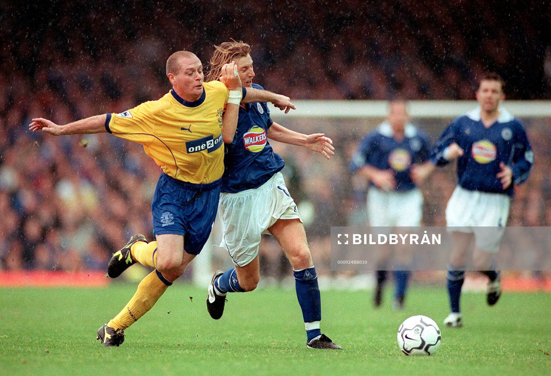 Paul Cascoigne, Everton håller undan Robbie Savage,