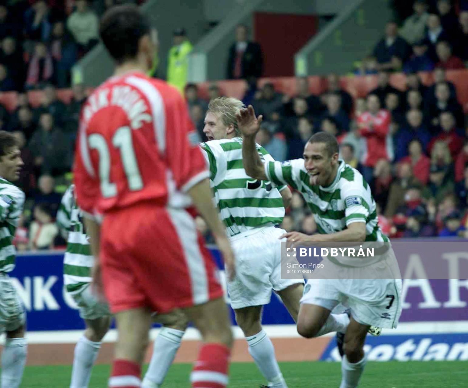 Styrkan satt inte i håret. Henrik Larsson jublar