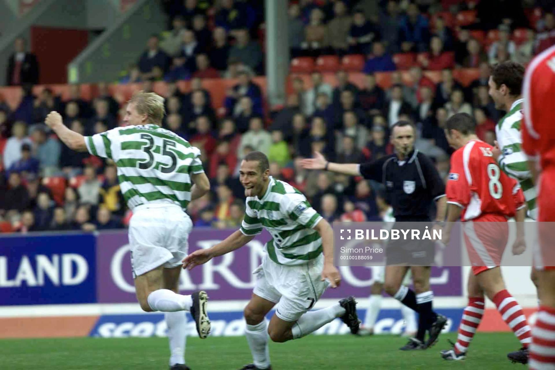 Styrkan satt inte i håret. Henrik Larsson jublar