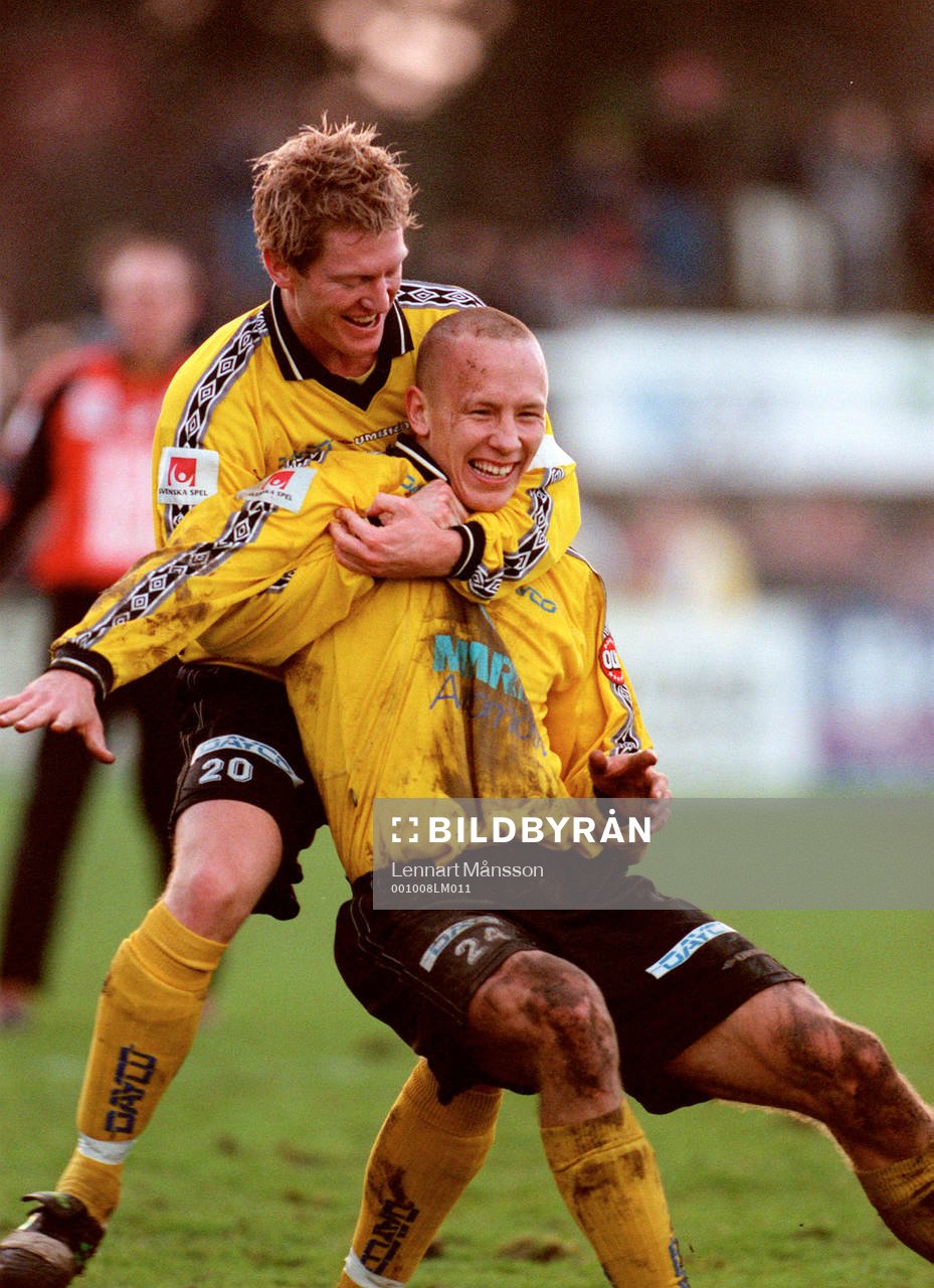   Garret Kusch och Linus Isberg, Mjällby (jubel)
