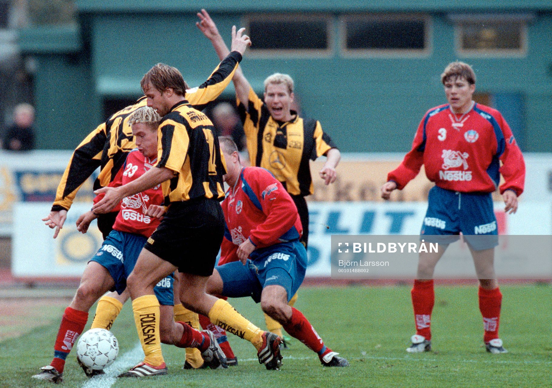 En rörig situation där Christoffer Andersson och Henrik