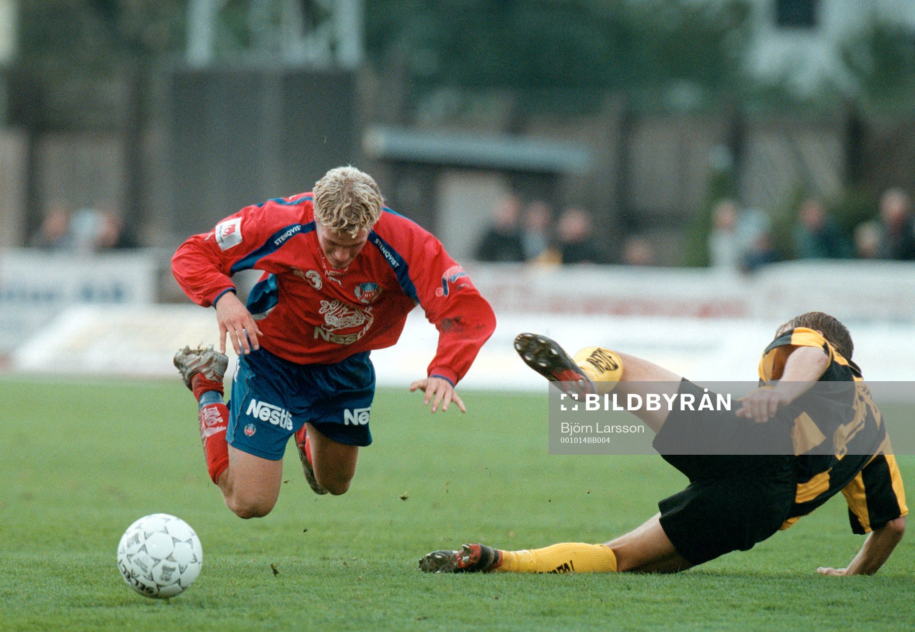 Christoffer Andersson stoppas av Henrik Dahl