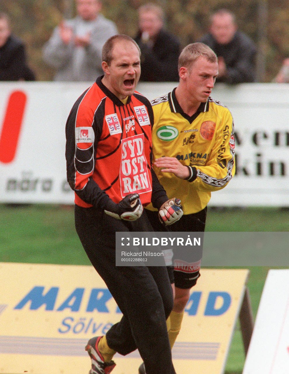 Mjällbys målvakt, Fredrik Olsson, tog här en straff