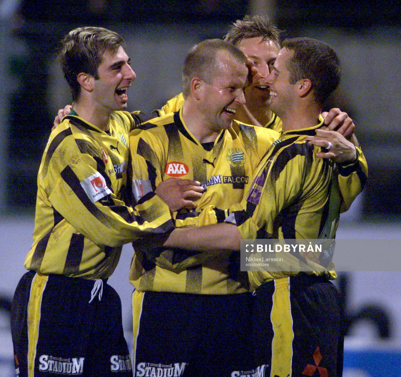 Kaj Eskelinen gratuleras 2-2