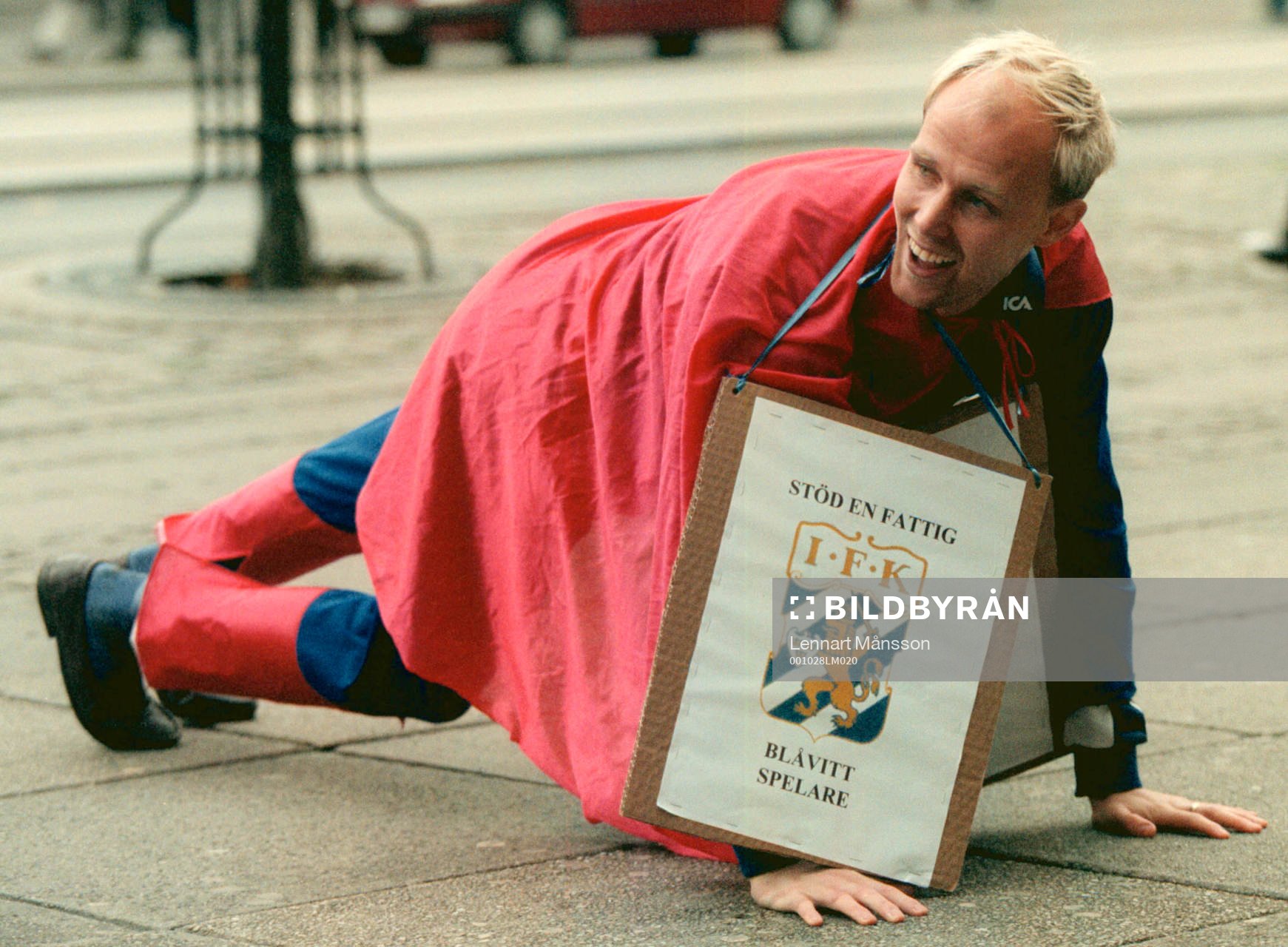 Svensexa, Mikael Sandklef, iklädd Stålmannendräkt