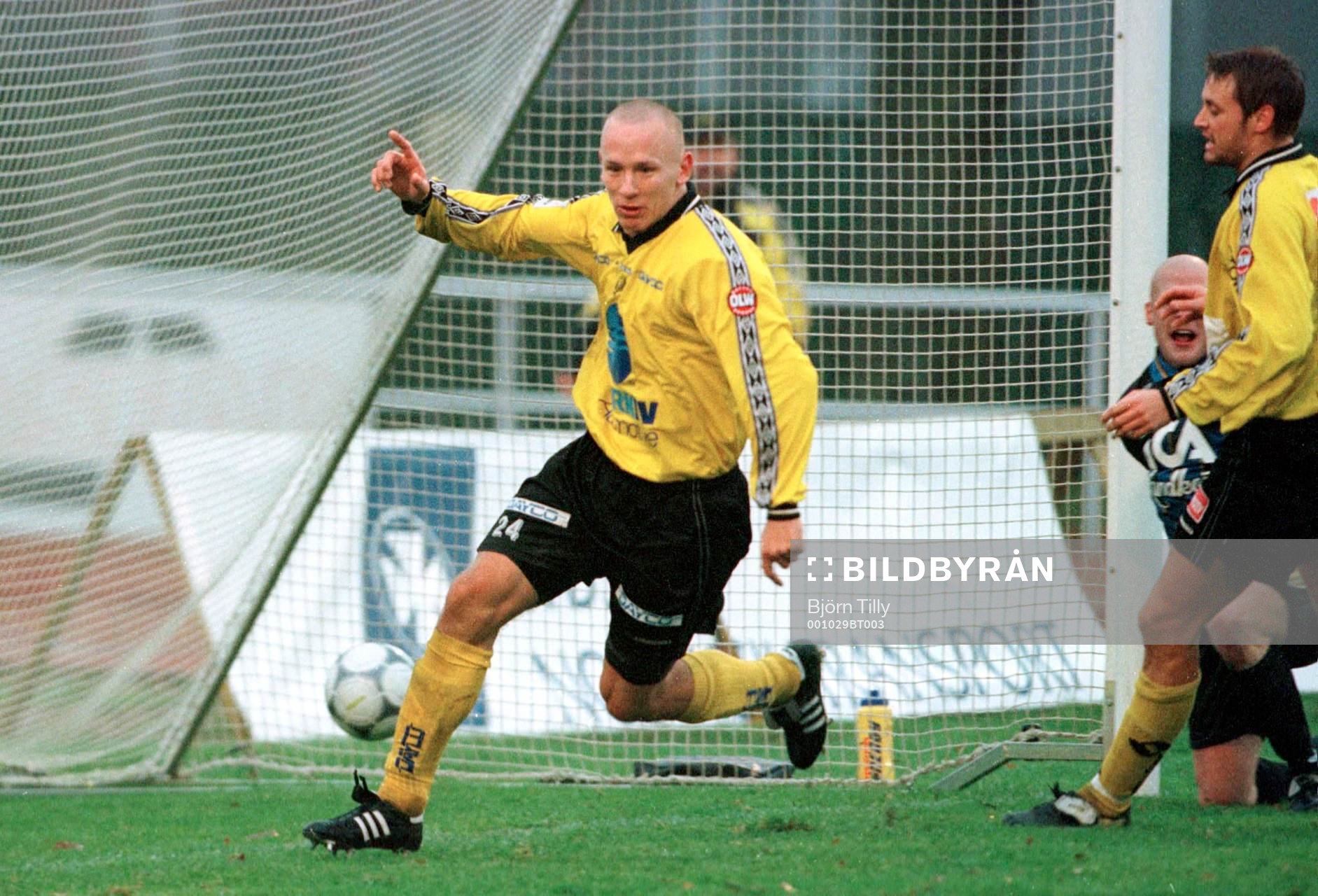 Fotboll, Superettan, Enköping - Mjällby: Garret Kusch svarade för ett äkta hattrick, totalt fem mål och bidrog till att föra Mjällby till allsvensk kval.