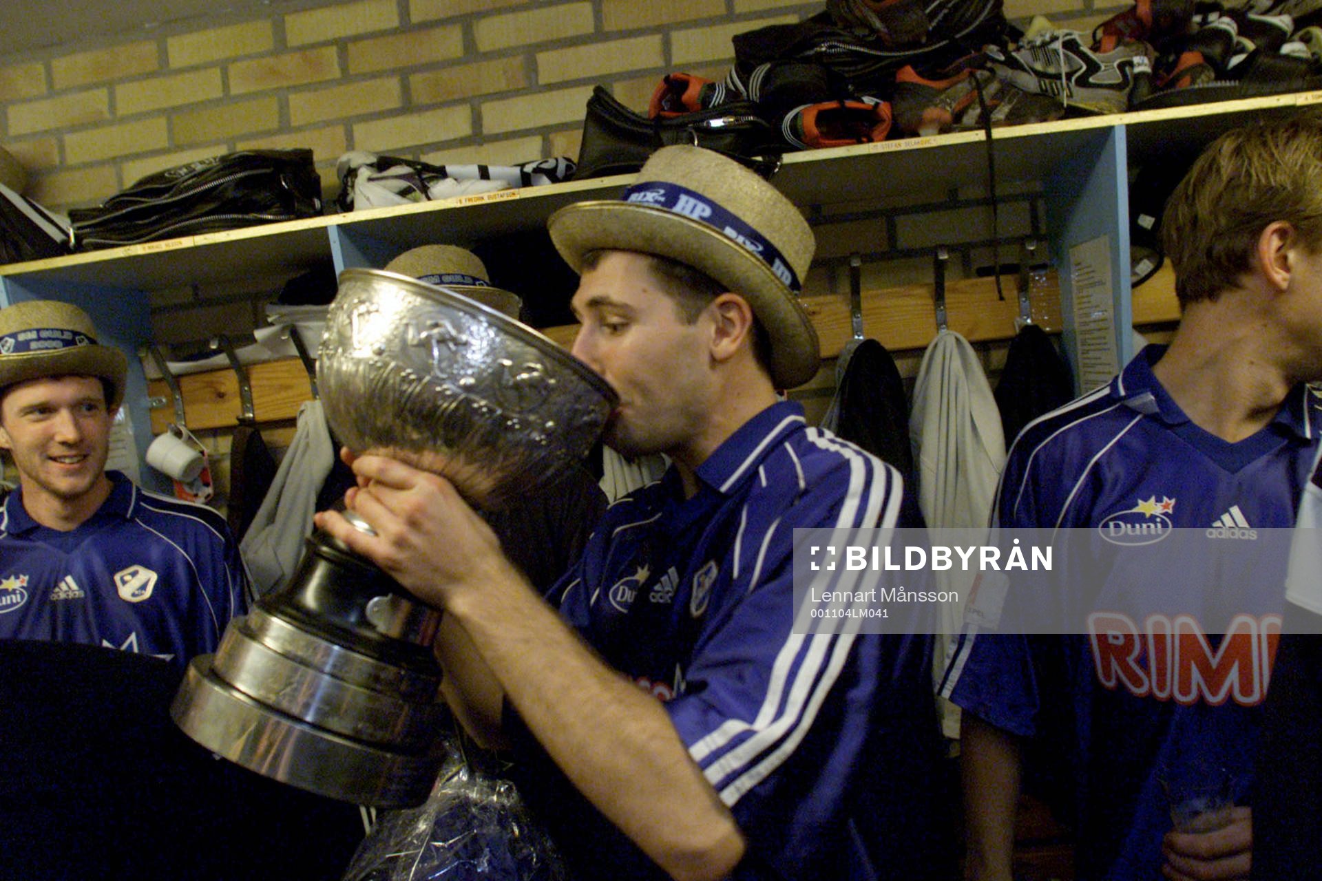  Stefan Selakovic, Halmstad. (Jubel, von Rosens pokal)