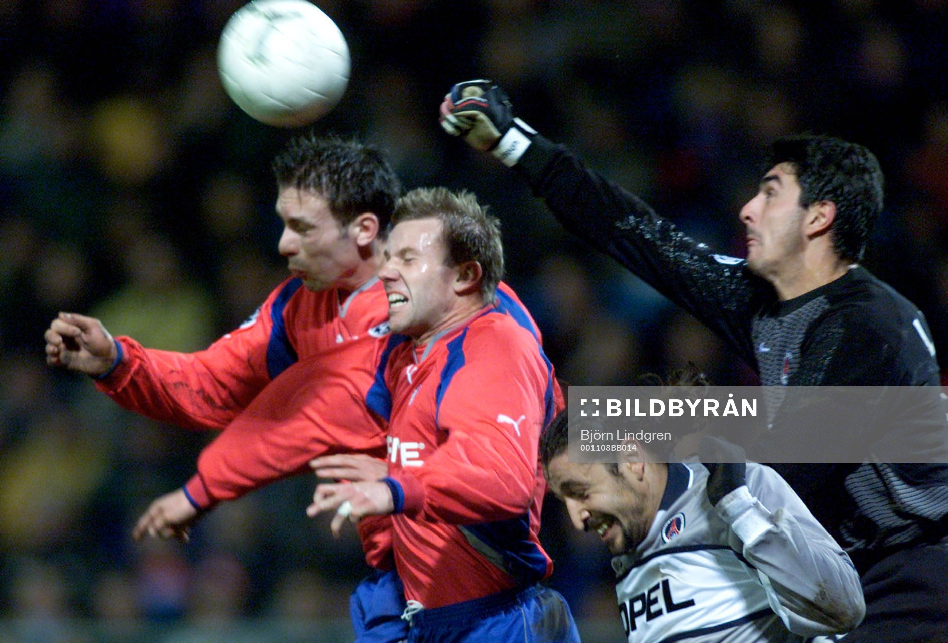  Lionel Letizi, målvakt Paris, Rade Prica och Hans Eklund, Helsingborg