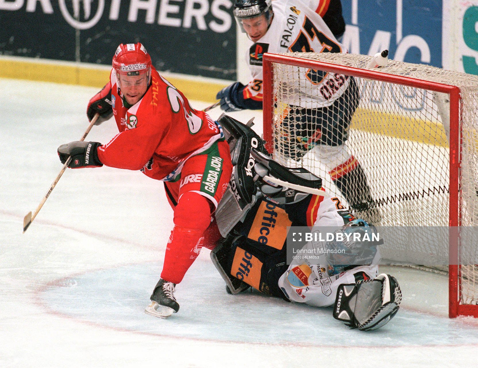Ronnie Sundin, Frölunda försöker få in pucken bakom