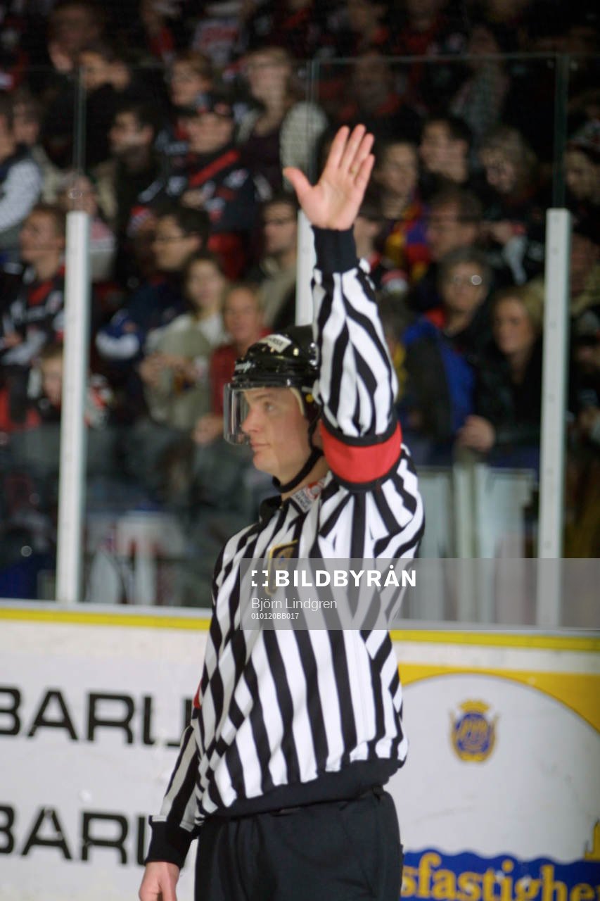 Huvuddomare Marcus Vinnerborg. (Domare)