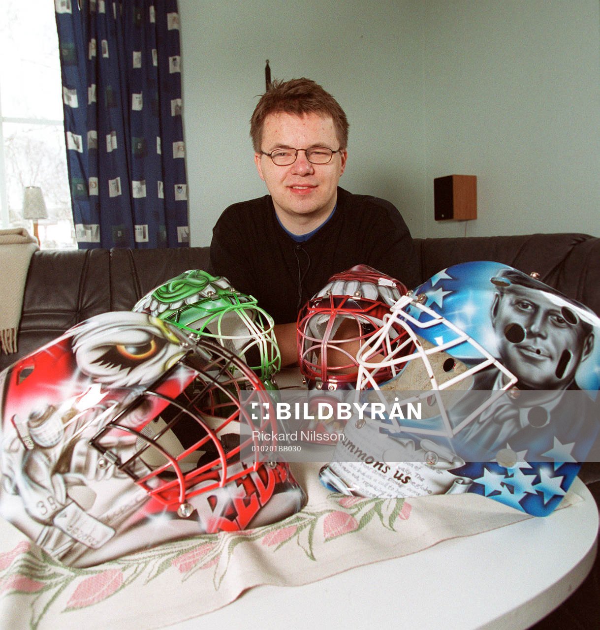 Konsnär David Gunnarsson. (målvaktshjälm)