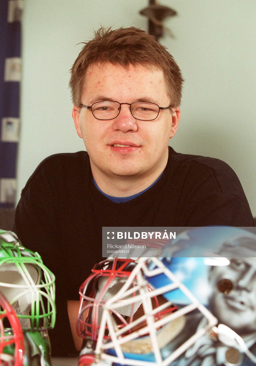 Konsnär David Gunnarsson. (målvaktshjälm)