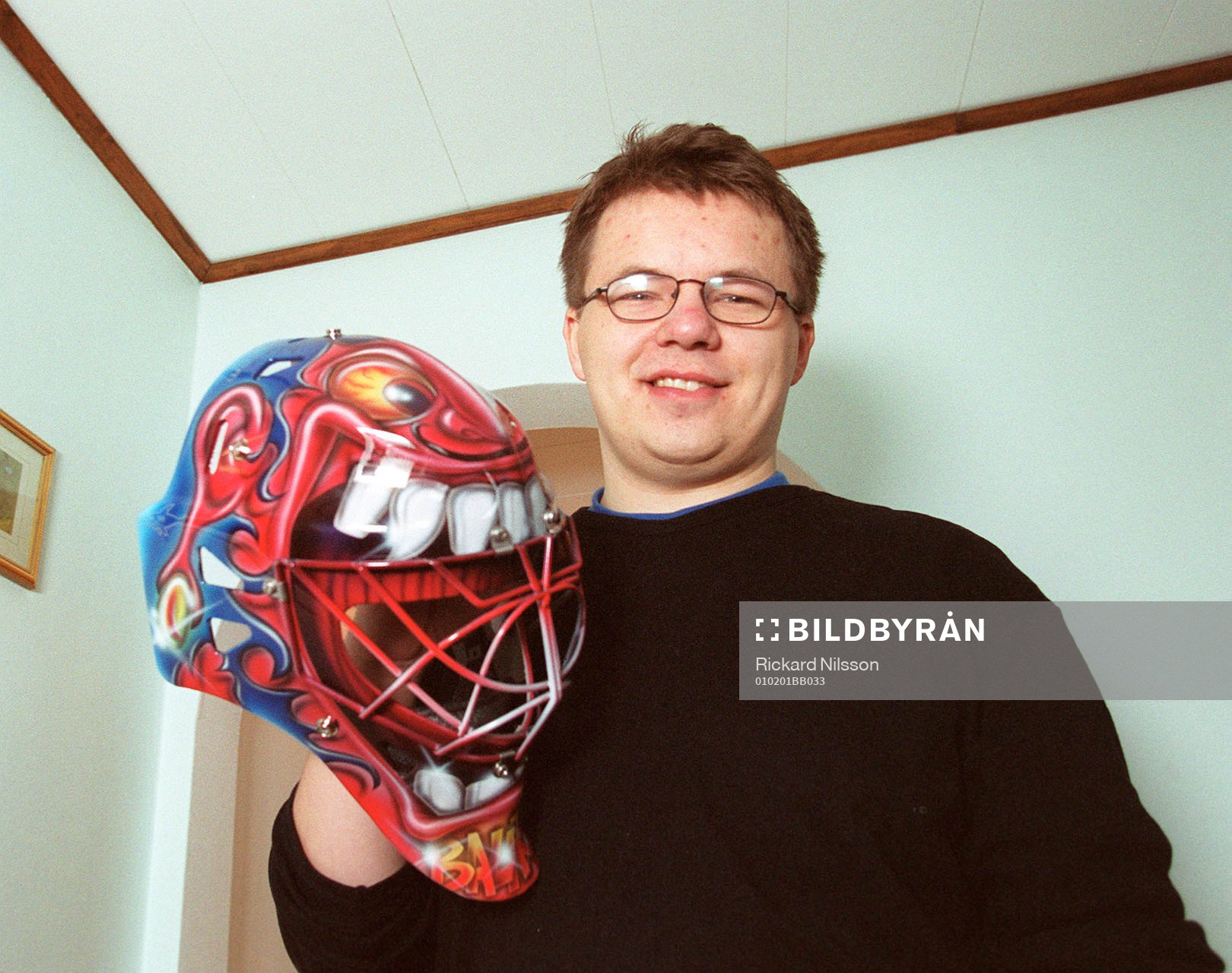 Konsnär David Gunnarsson. (målvaktshjälm)