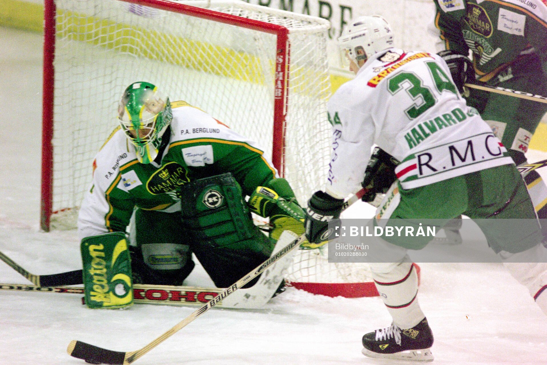 Tingsryds målvakt Mattias Elm mot Rögles David Halvardsson