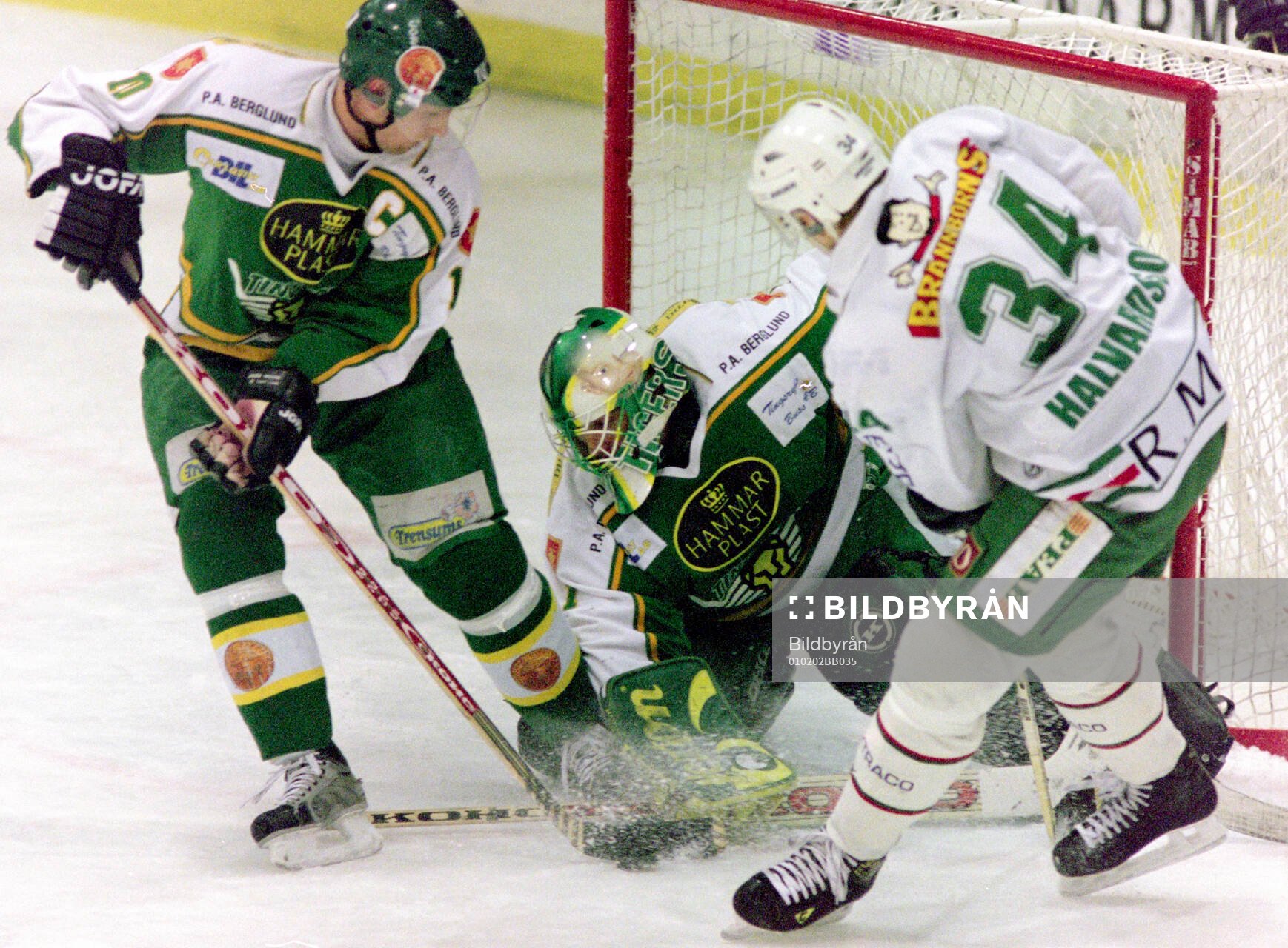 Tingsryds målvakt Mattias Elm mot Rögles David Halvardsson