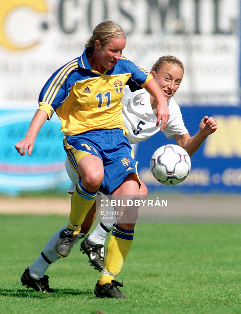 Ally Marquand, USA tittar fram bakom Victoria Svensson,