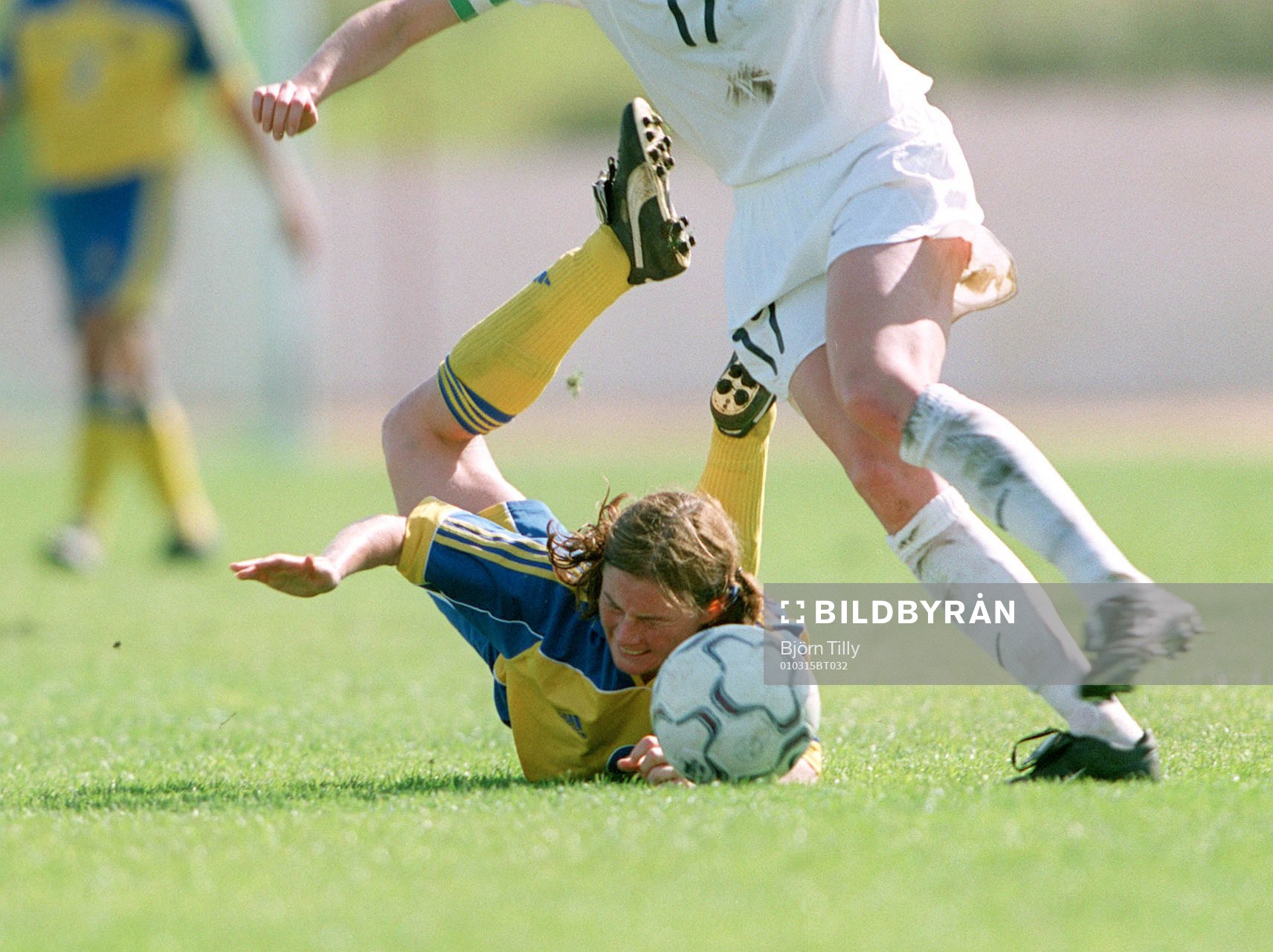 Malin Moström, Sverige får bita i gräset