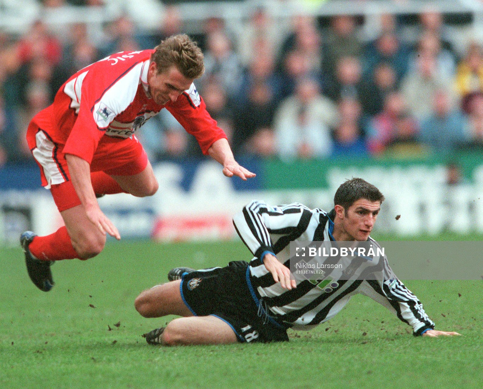  Alan Boksic, Middlesbrough och Aaron Hughes, Newcastle.