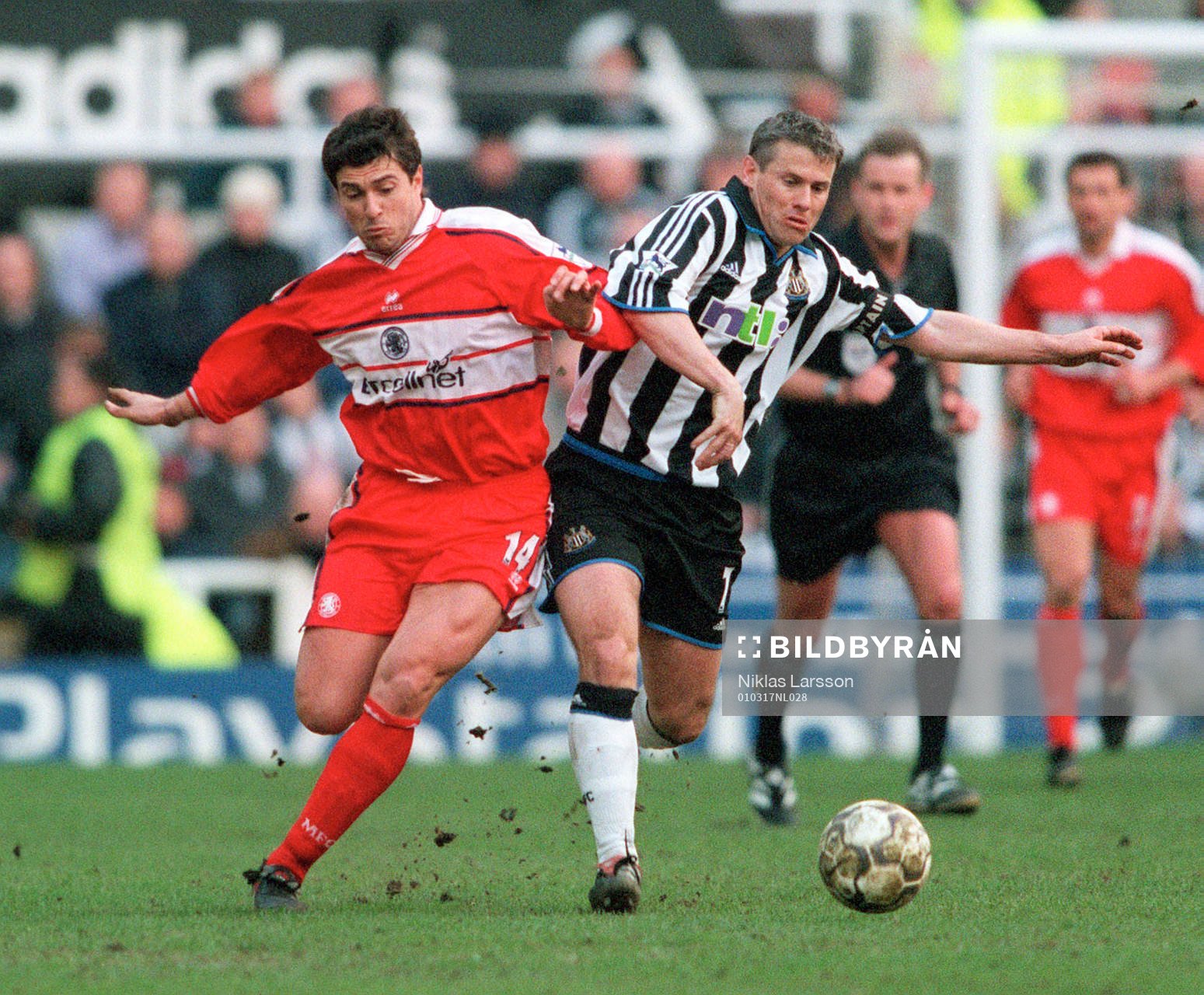  Paul Okon, Middlesbrough och Robert Lee, Newcastle.
