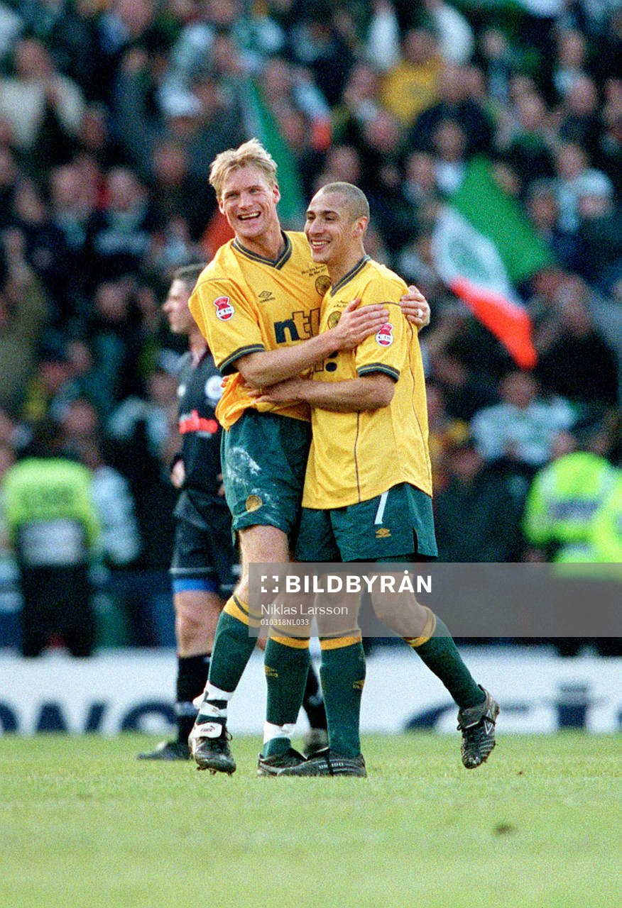 Henrik (Henke) Larsson och Johan Mjällby, Celtic, jublar