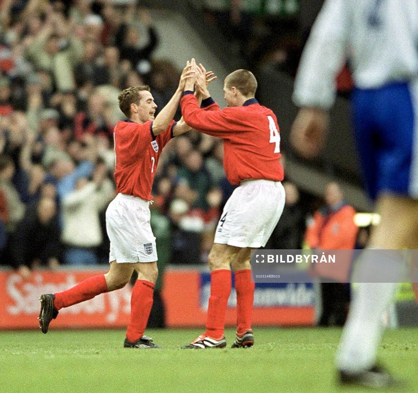  England - Finland: Michael Owen och Steven Gerrard, England jublar