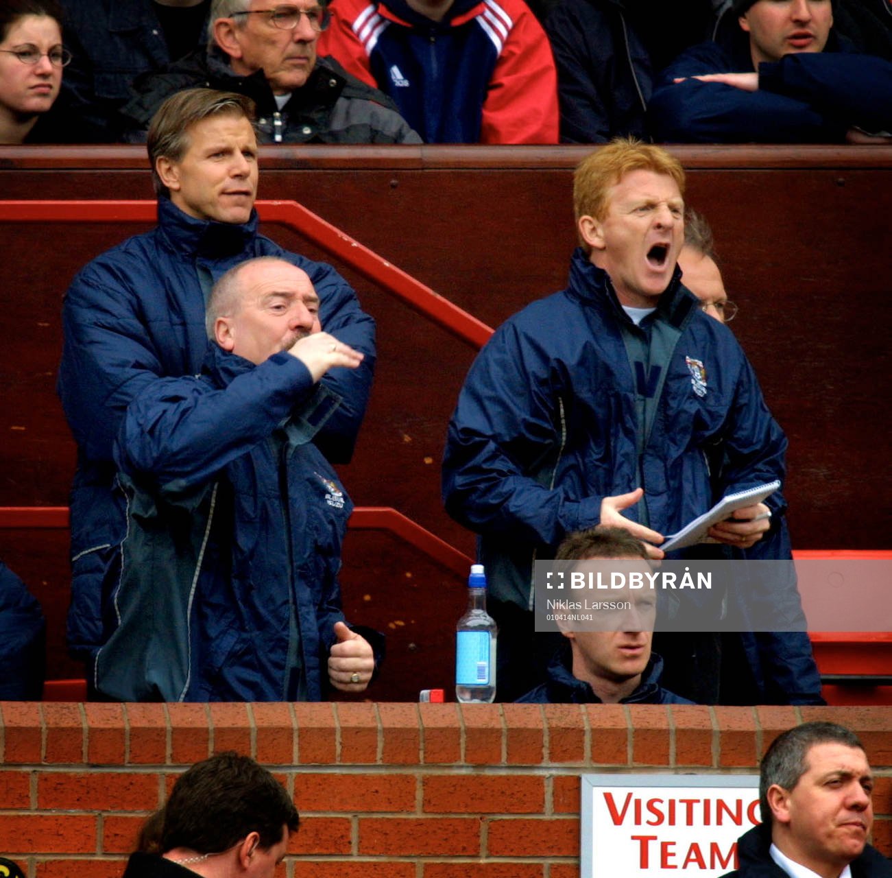 Fotboll, Premier League, Manchester United - Coventry: Roland Nilsson, assisterande manager och Gordon Strachan, Manager på Coventrys avbytarbänk.