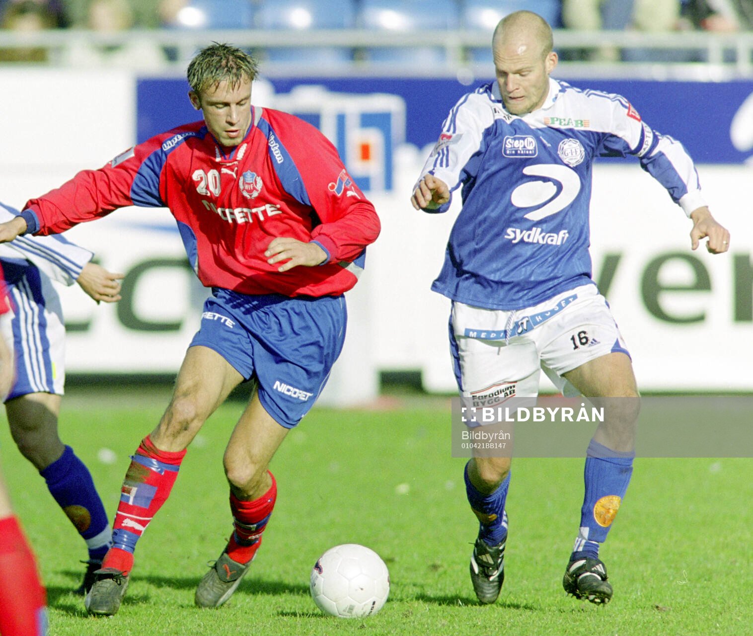 Helsingborgs Rade Prica (t v) mot Sundsvalls Joel Cedergren