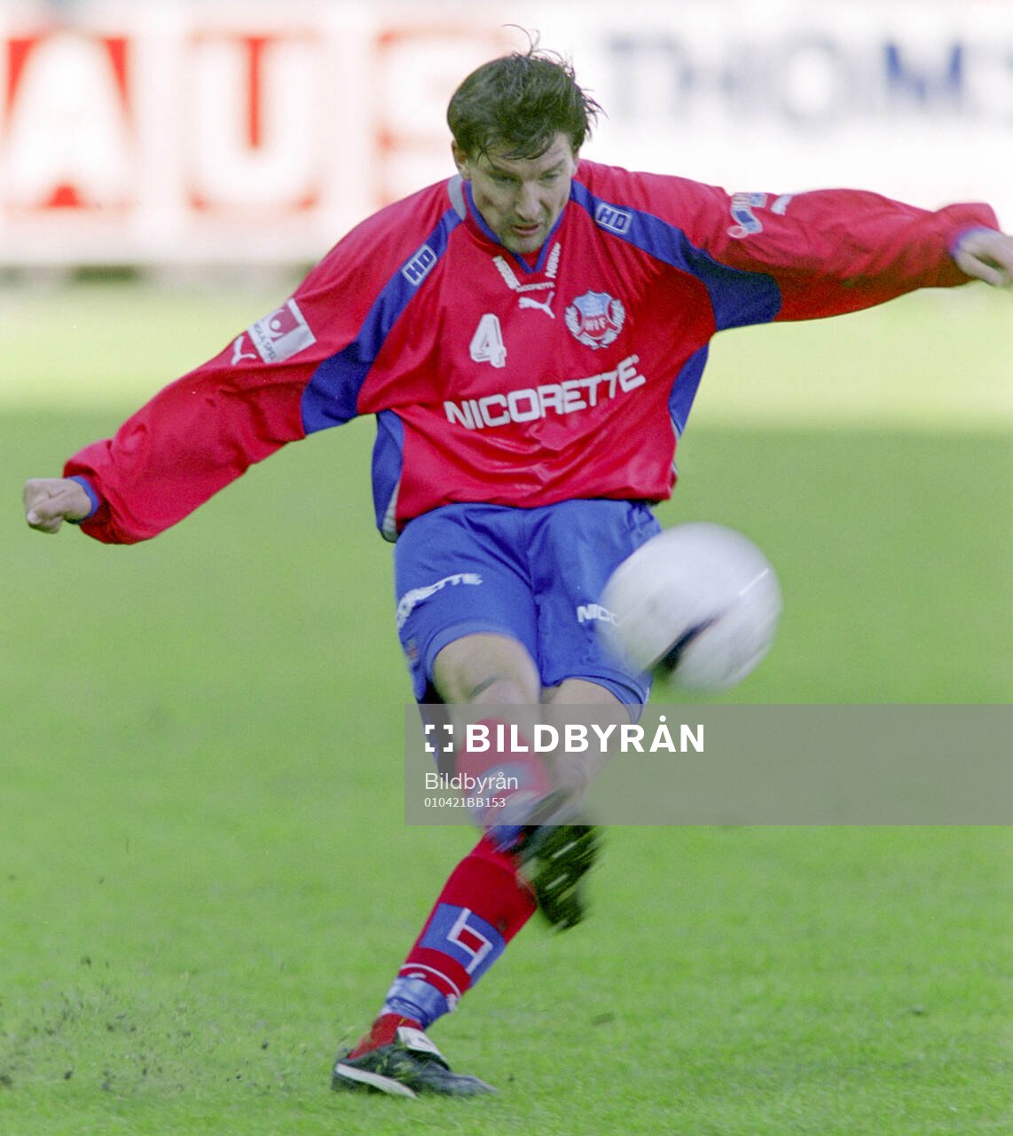 Helsingborgs Mikael Gustavsson skjuter