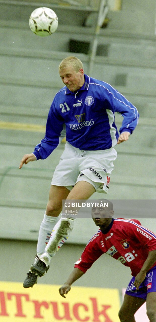 Trelleborgs Thomas Magnusson nickar framför Örgrytes