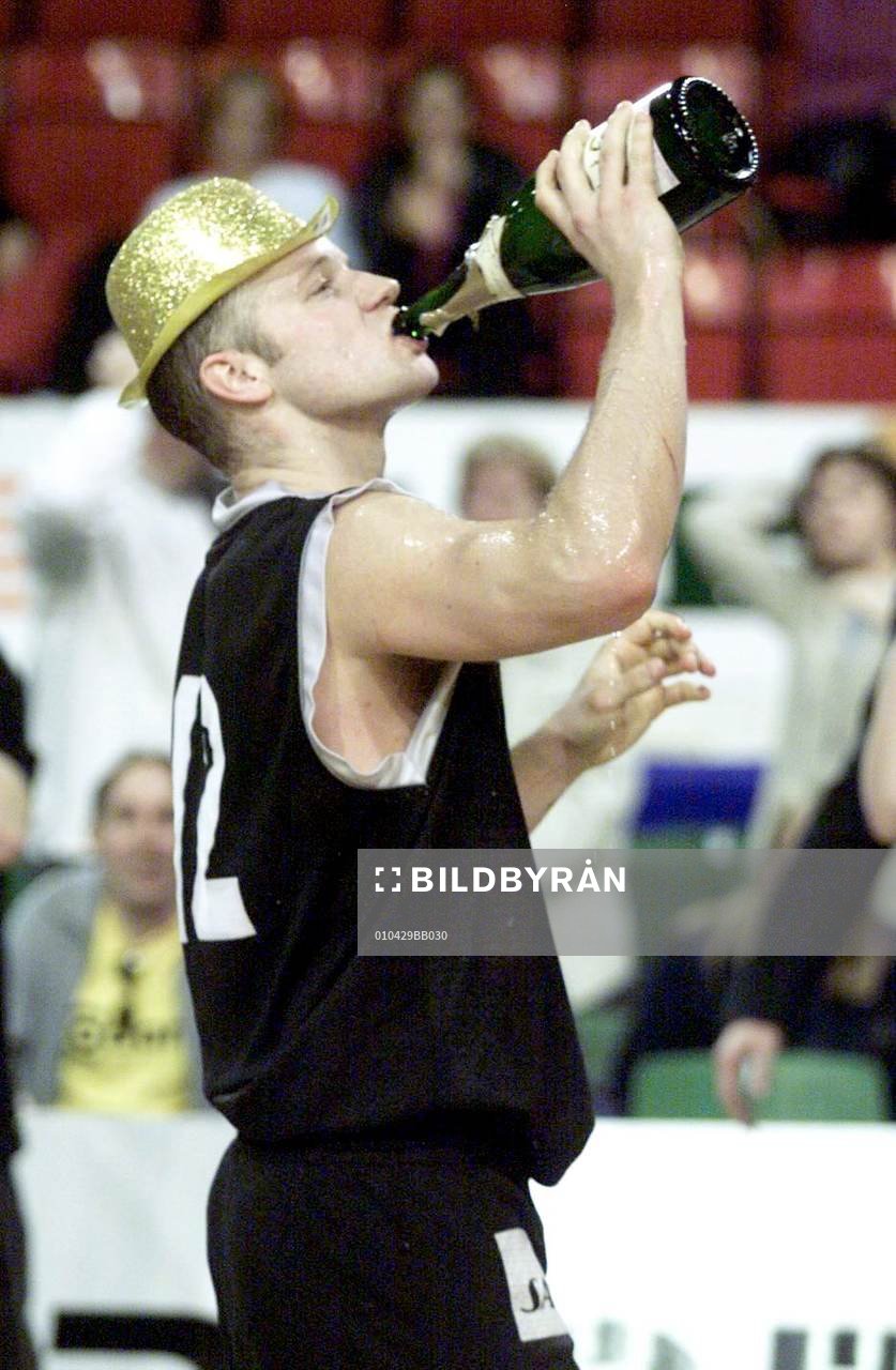 Olle Håkanson, Alvik firar guldet med skumpa