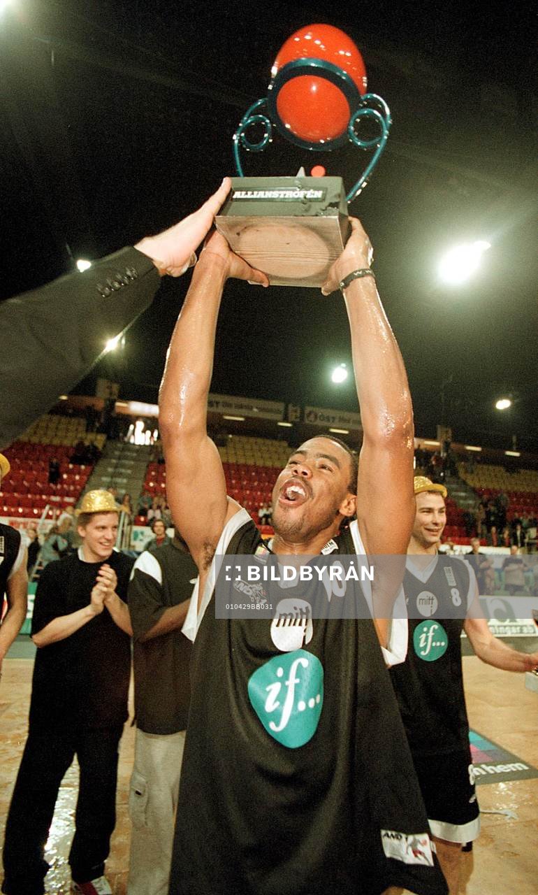 Gene Nabors, Alvik med pokalen