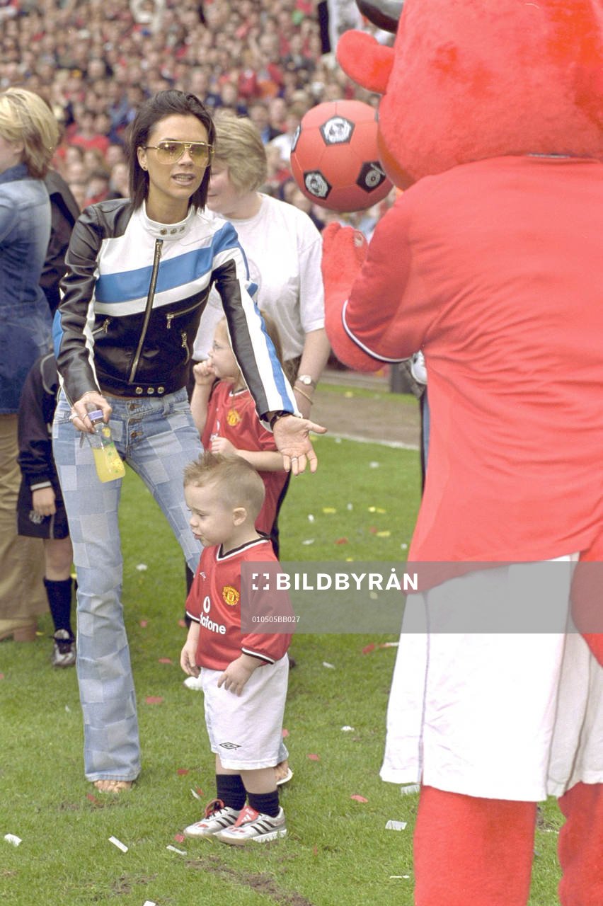 Fotboll, Victoria Beckham (Posh Spice) och sonen Brooklyn