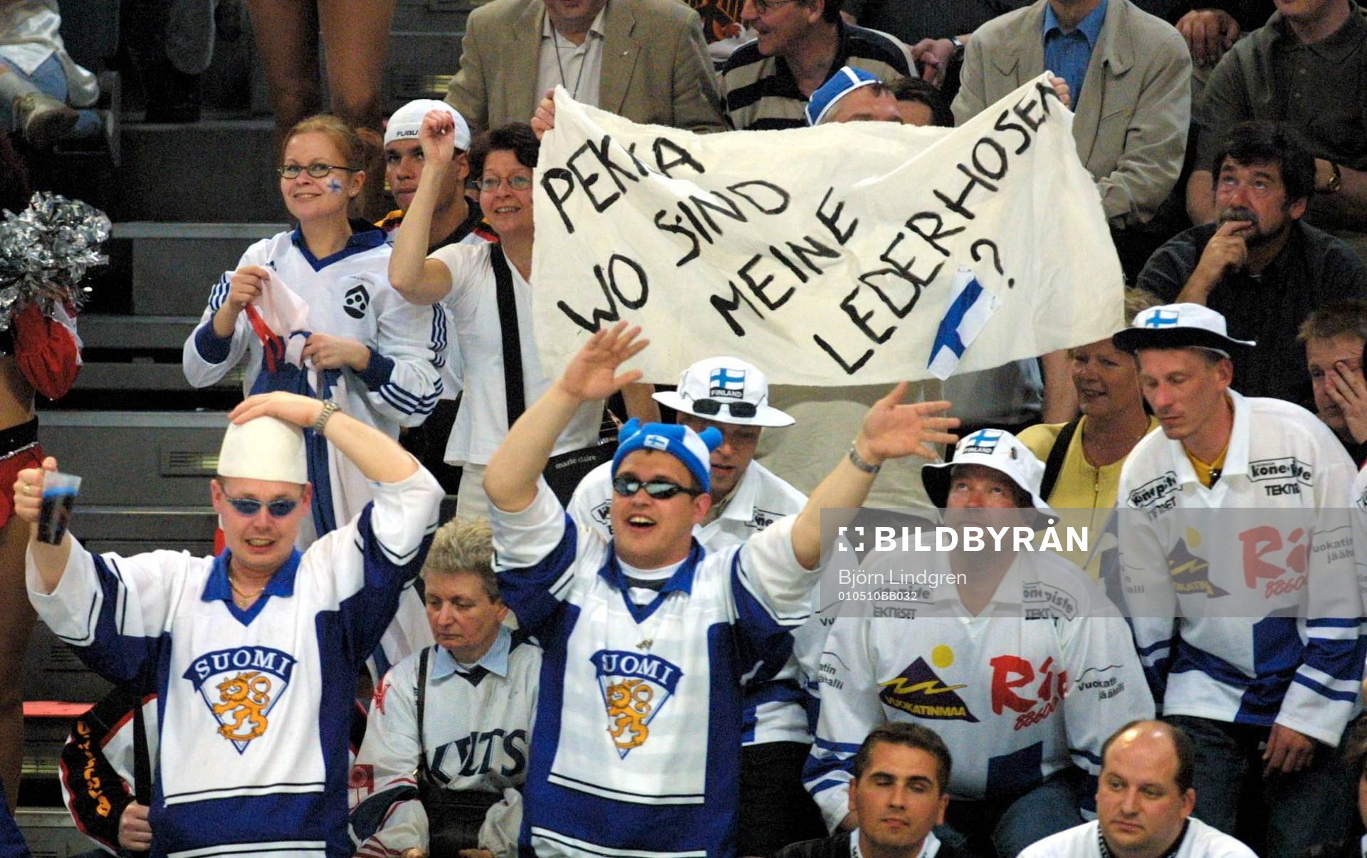Finska segerrusiga supportrar
