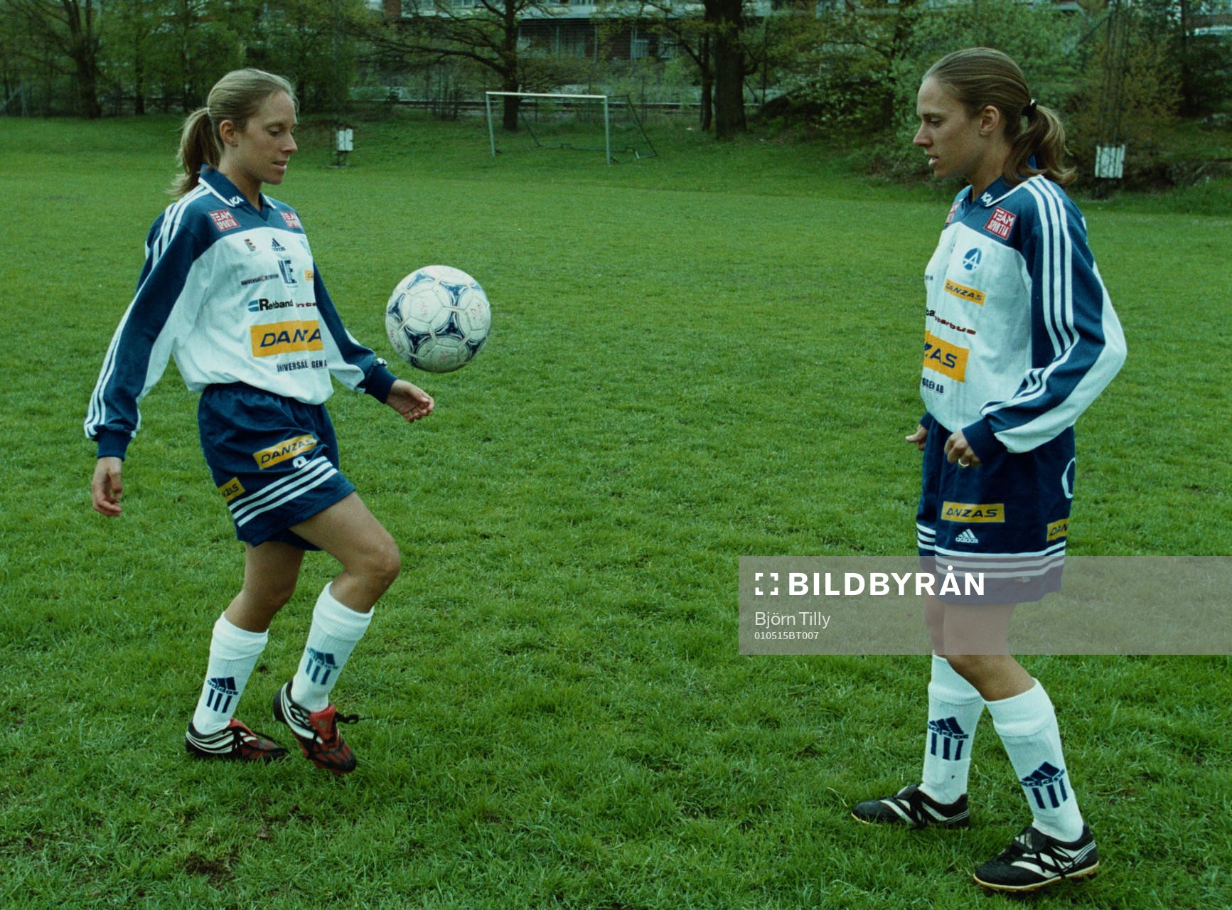 fotboll, dam, Systrarna Helen och Linda Fagerström,