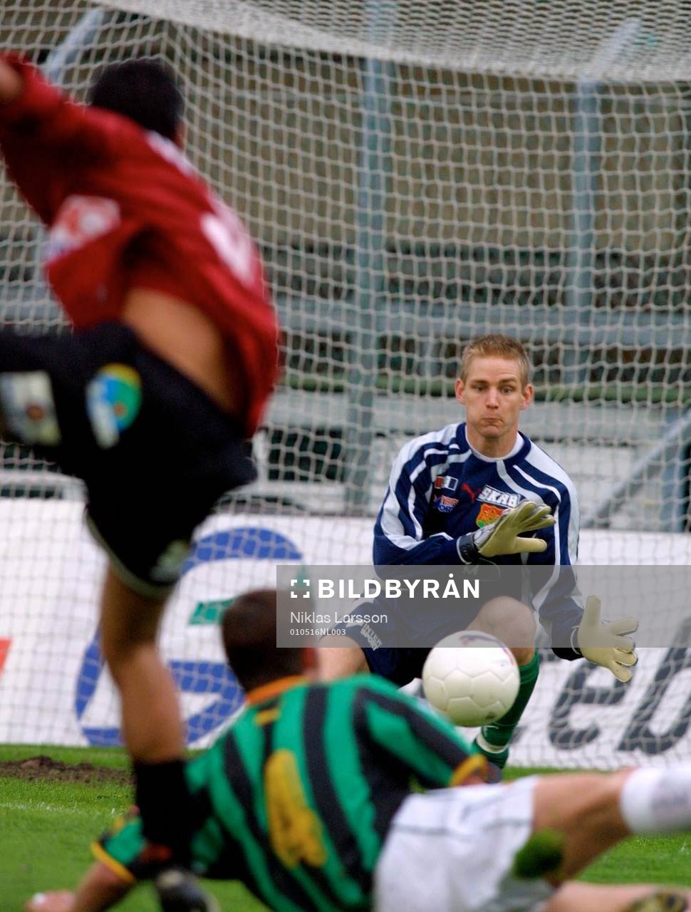 Fotboll, Superettan, GAIS-Landskrona. Hasan Cetinkaya tar