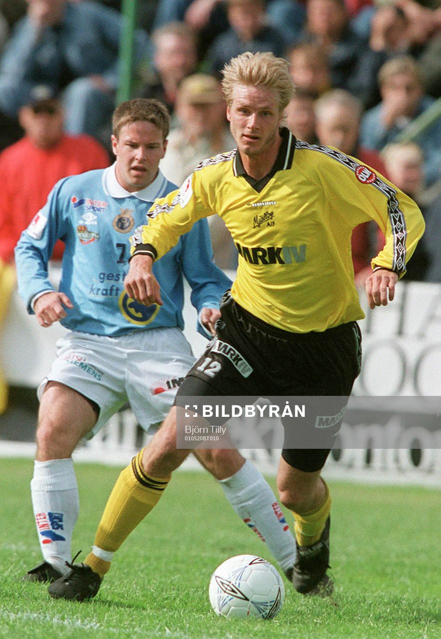 Simon Sjöfors, Mjällby uppvaktas av Daniel Moffatt, Gefle