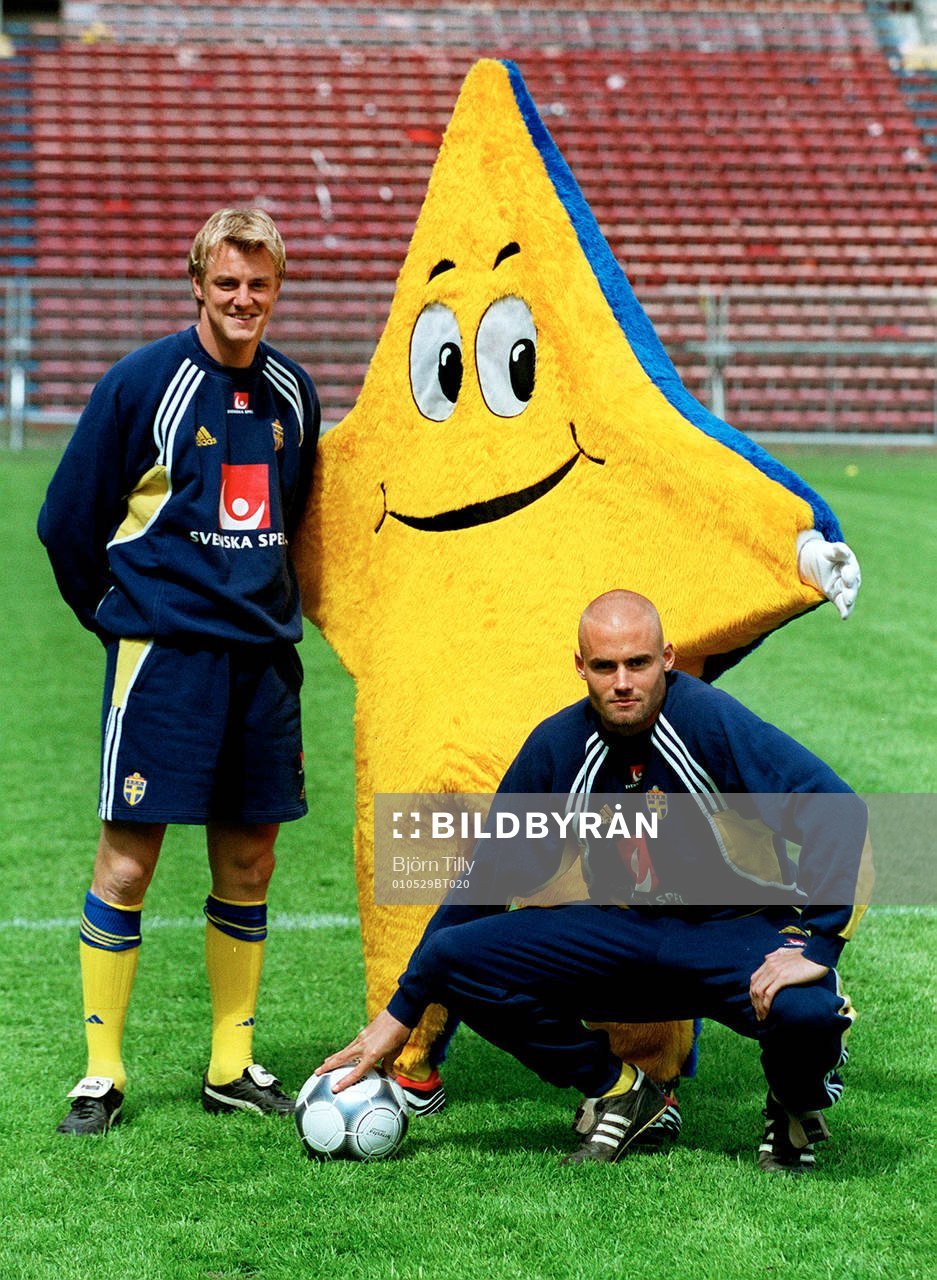 Fotboll, Sverige, Maskot, Mattias Svensson och Olof Mellberg