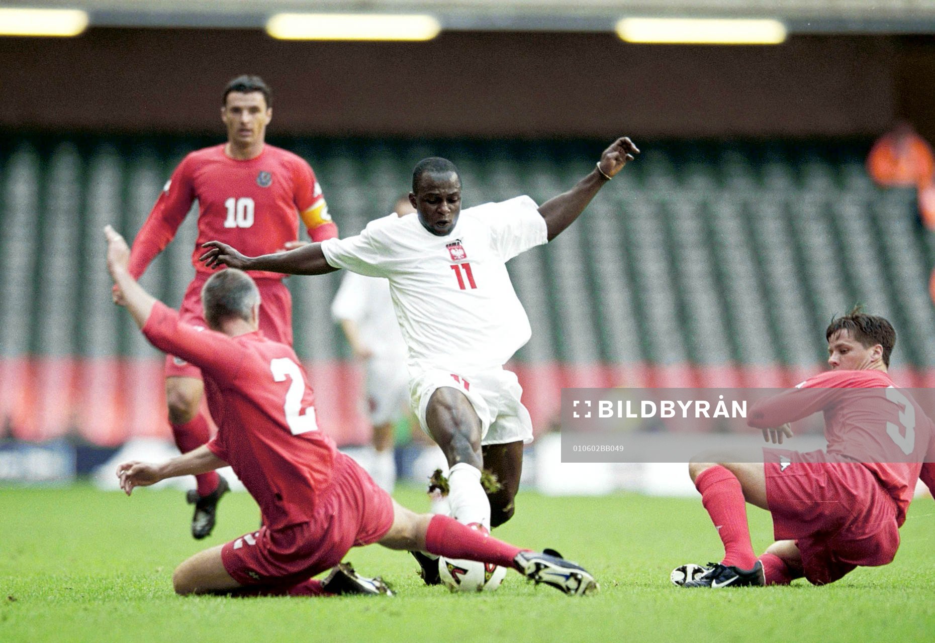  Emmanuel Olisadebe, Polen och Kit Symons and Darren Barnard, Wales