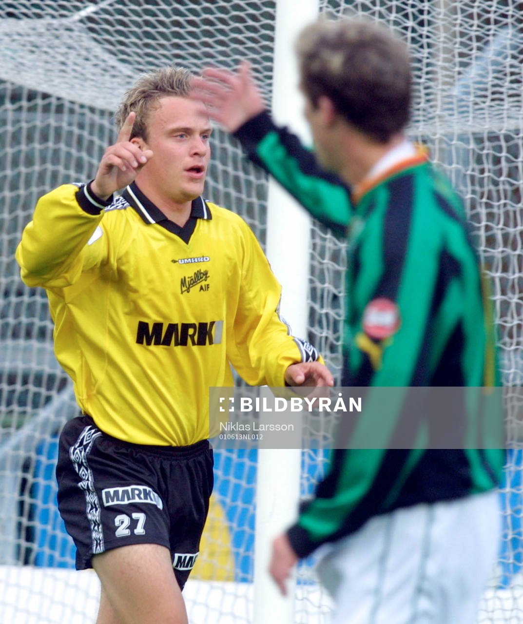 Målskytten Marcus Ekenberg jublar