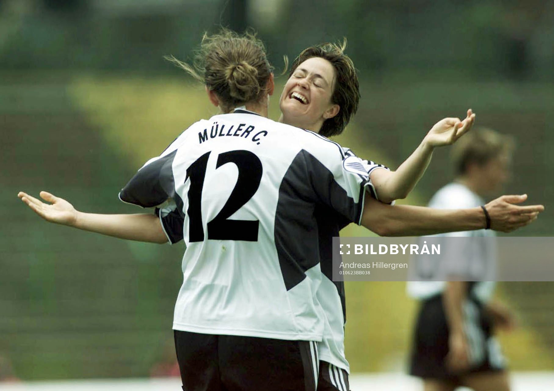 Claudia Müller och Renate Lingor, Tyskland jublar