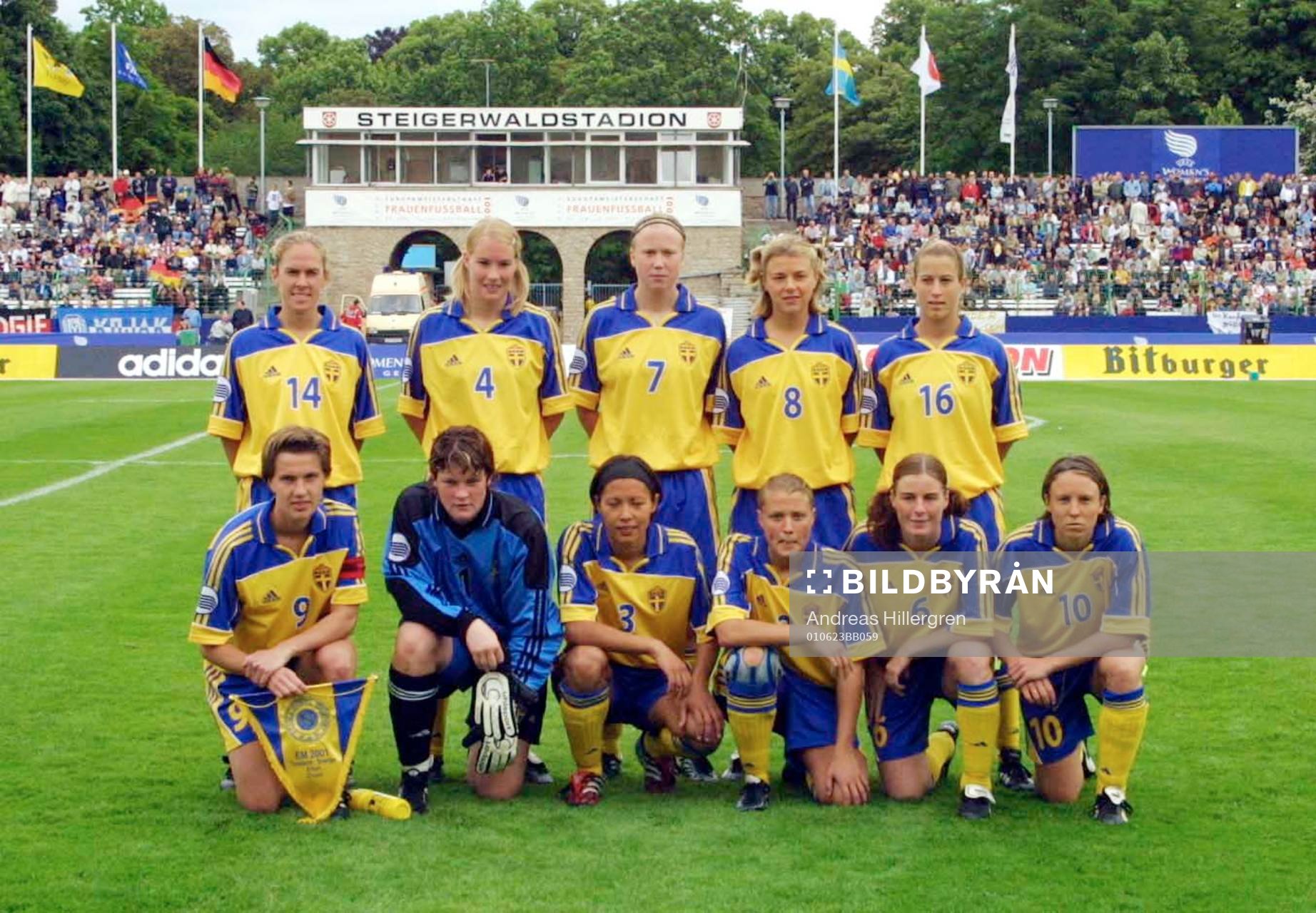 Sverige övre raden fr v: Linda Fagerström, Hanna