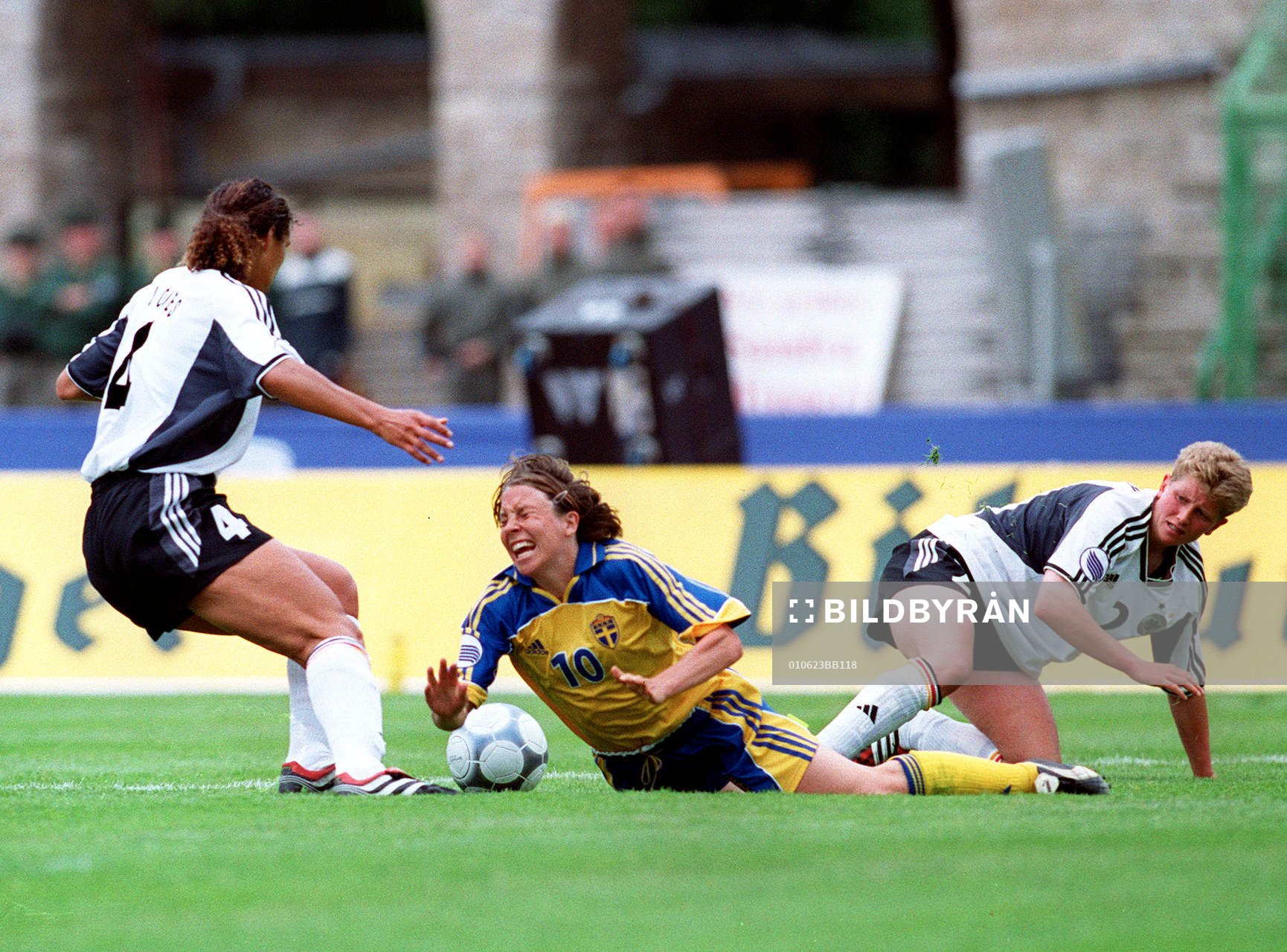 Hanna Ljungberg, Sverige dras ner av tyska försvaret