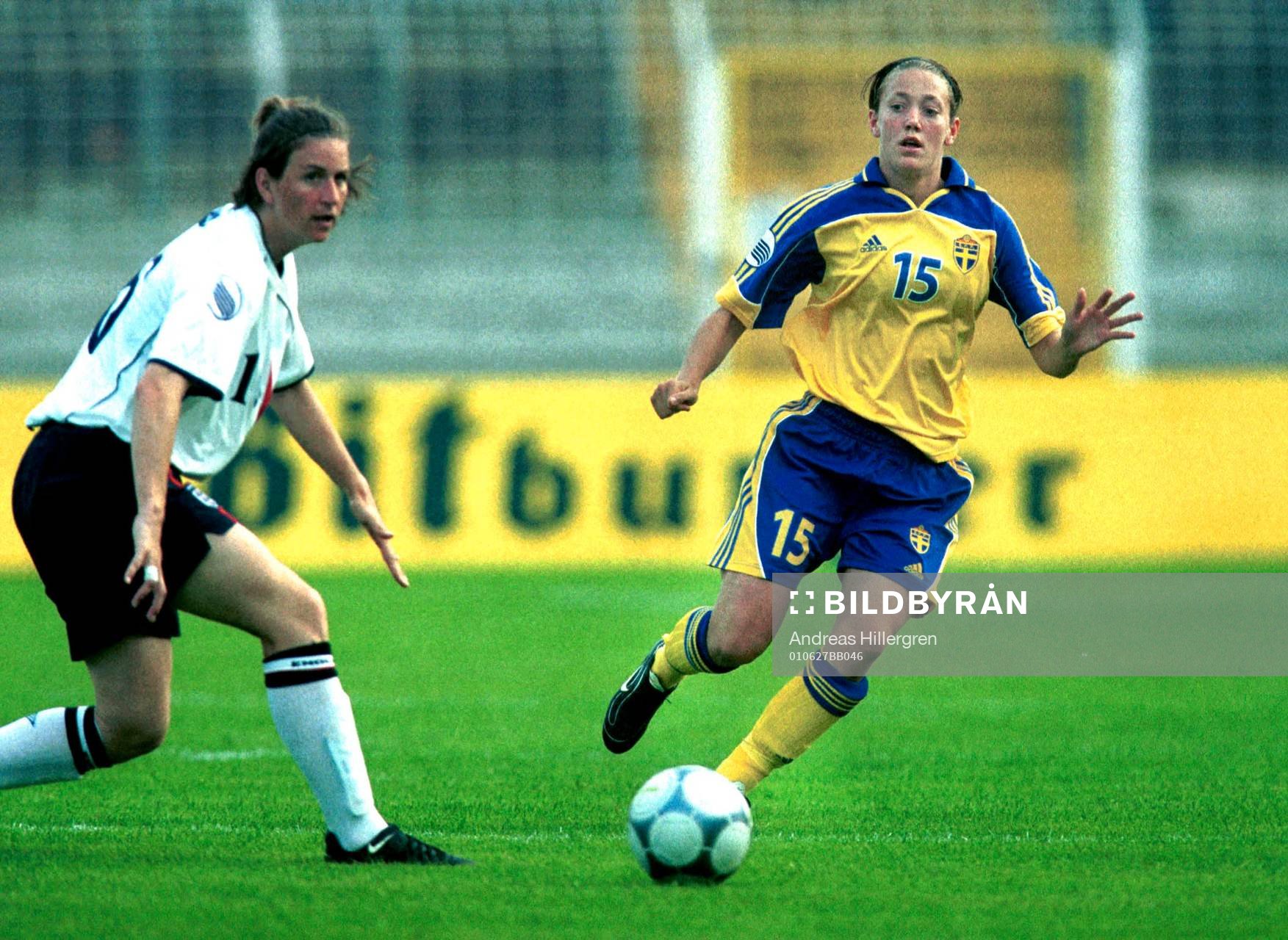 Therese Sjögran, Sverige och Marieanne Spacey, England