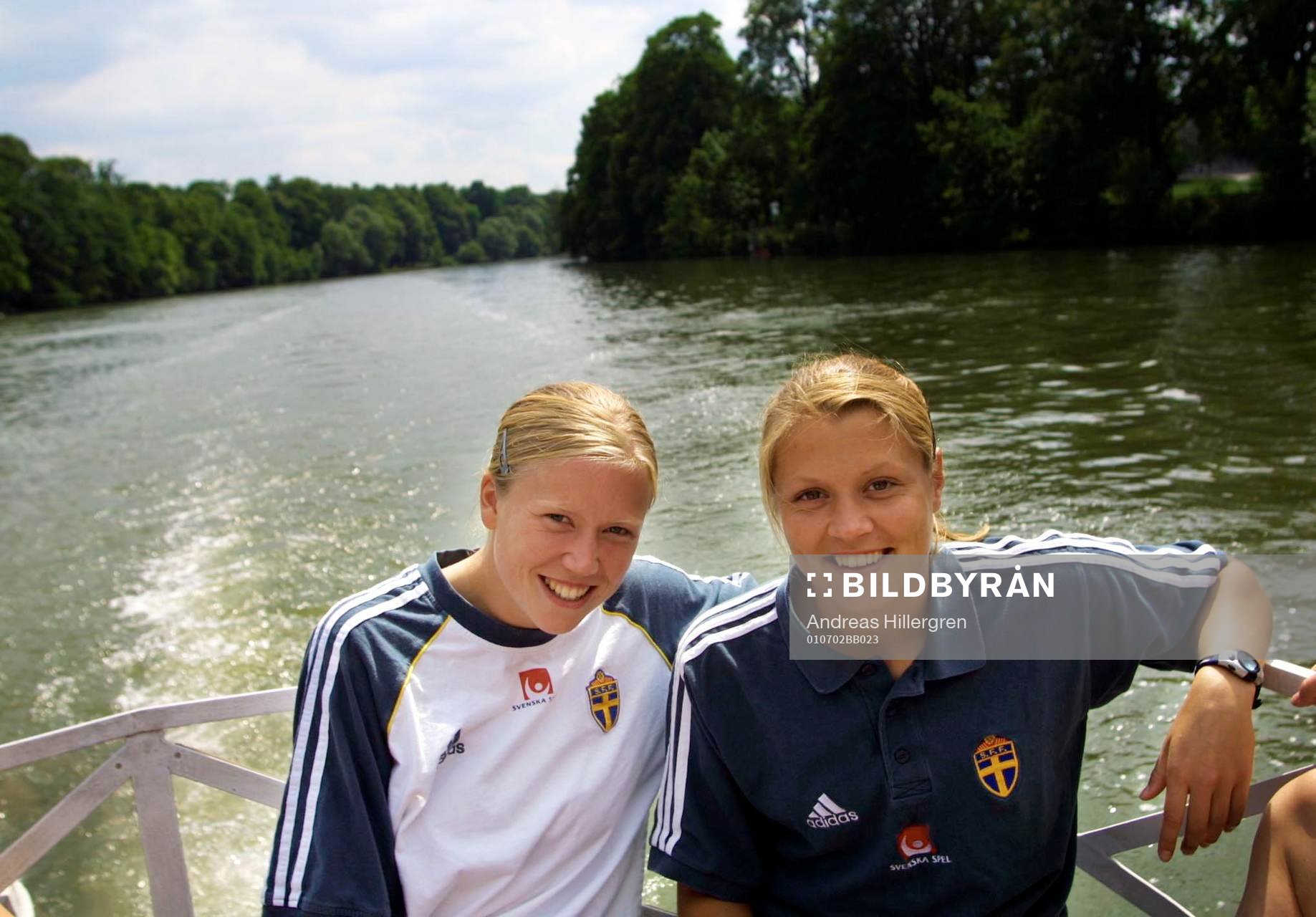 Karolina Westberg och Sara Larsson, Sverige