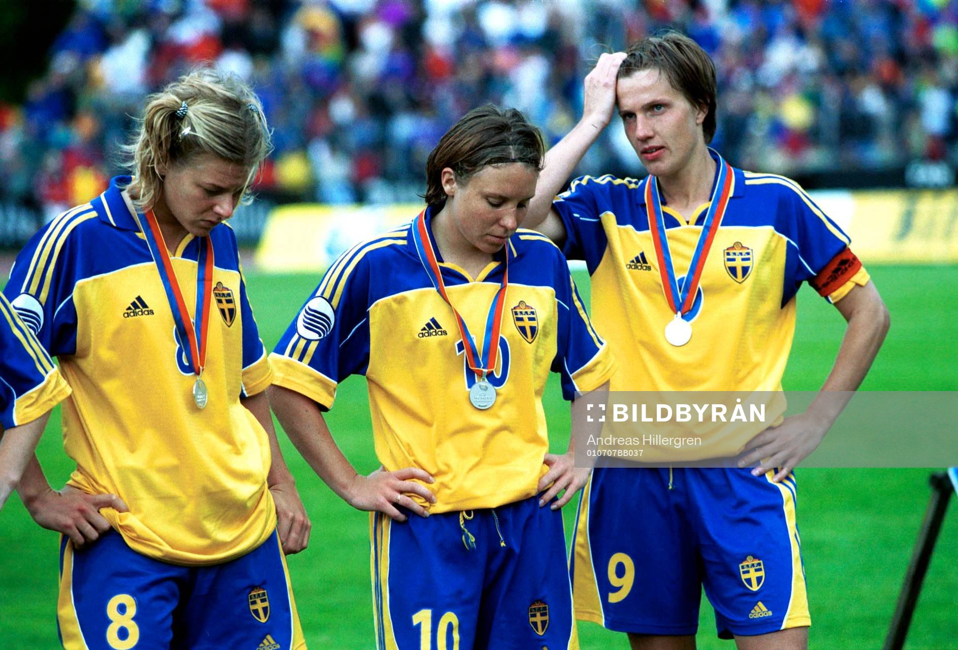 Tina Nordlund, Hanna Ljungberg och Malin Andersson, depp