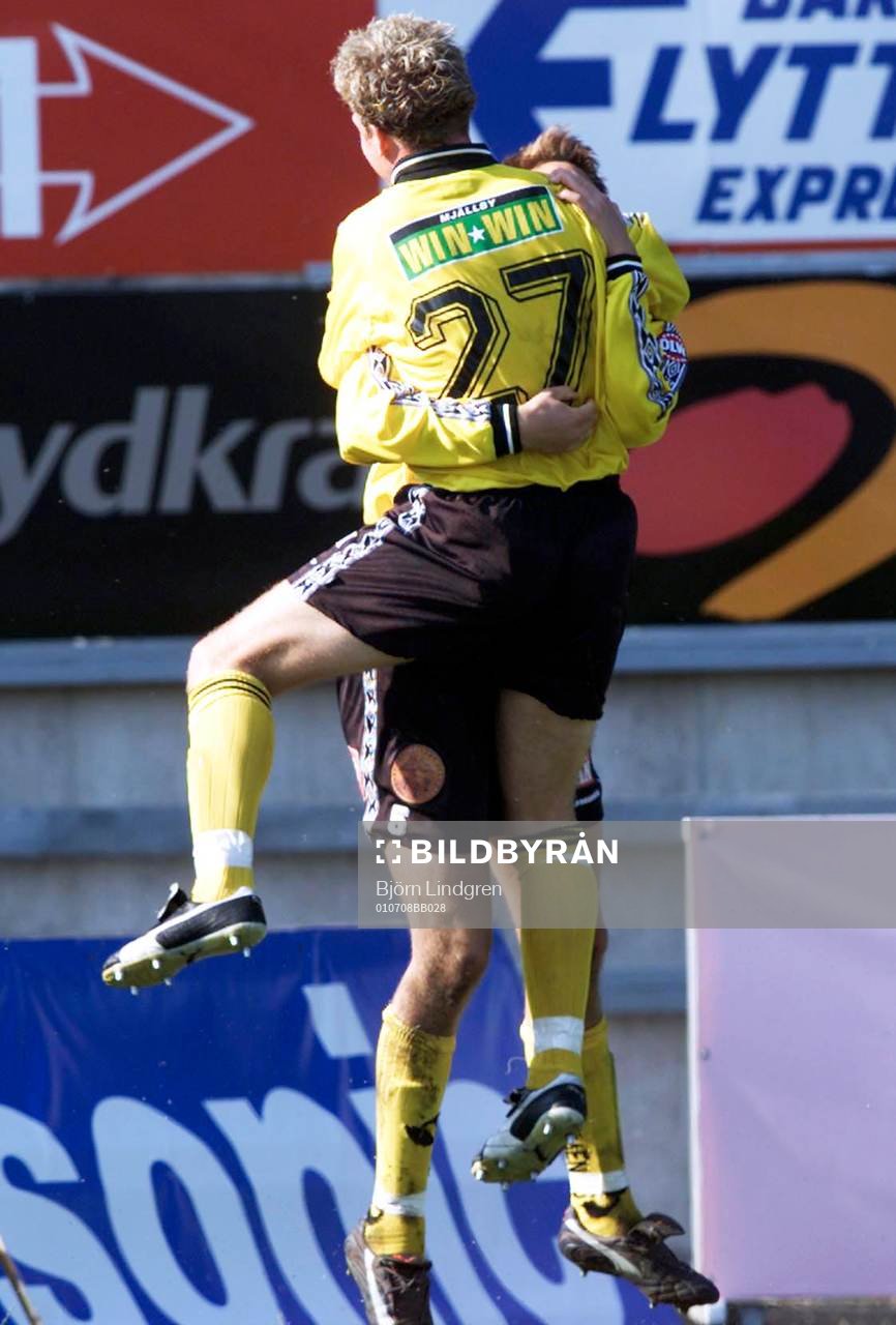 Marcus Ekenberg, Mjällby är framme och kramar om